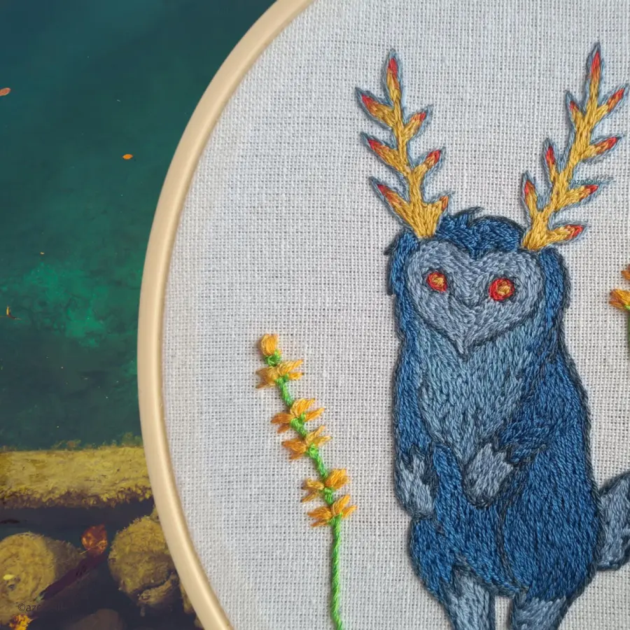 Broderie dans un tambour ovale representant blupee un lapin hibou de l'univers de zelda